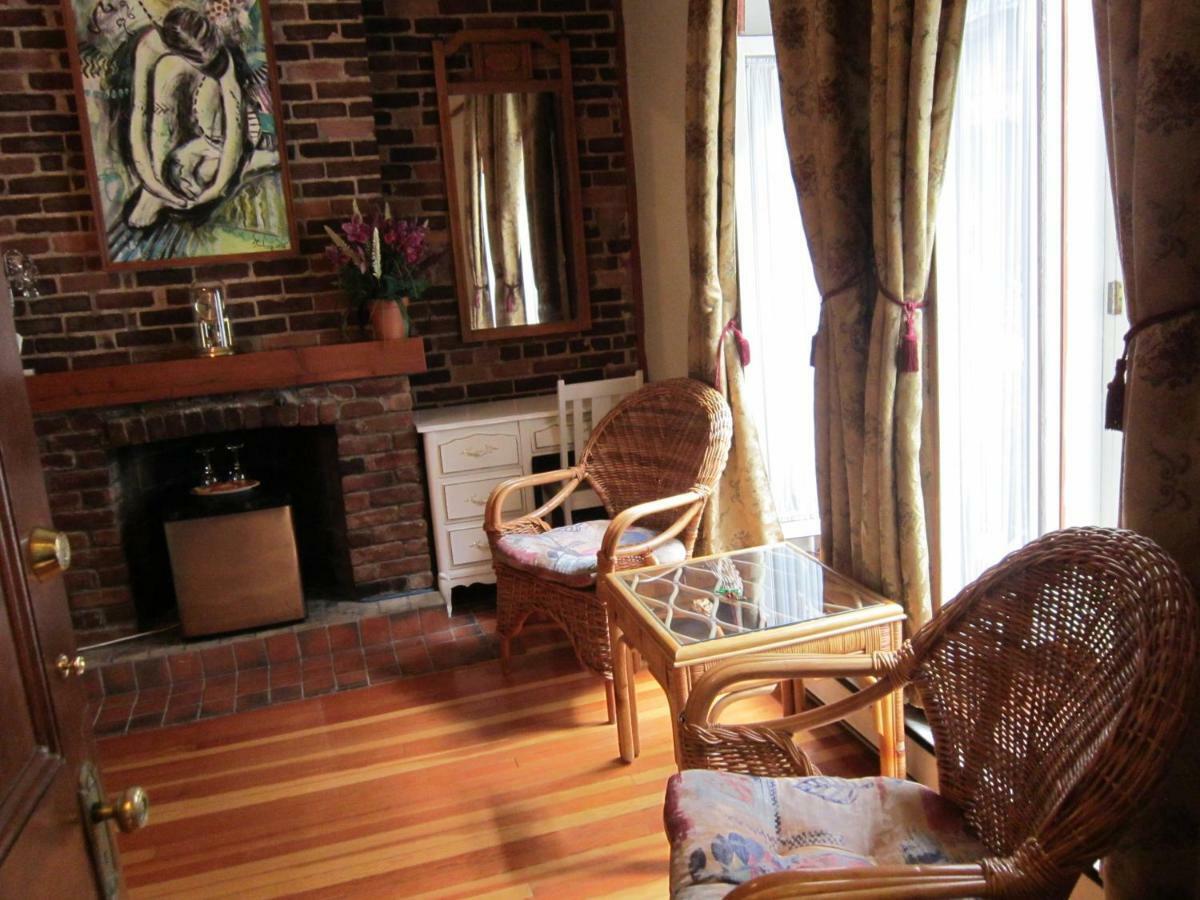 B&B De La Fontaine Квебек Экстерьер фото